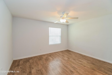 008-photo-primary-bedroom-14080150