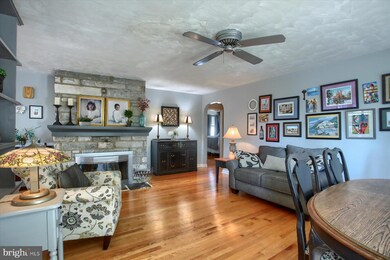 651 E Fir St, Palmyra, PA 17078 - photo 6