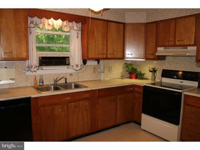 1004 Summit Ave, Schwenksville, PA 19473 - photo 2