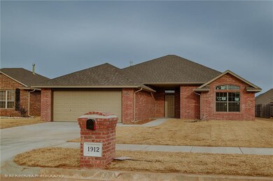 1912 Hebron Ct, Yukon, OK 73099 - photo 2