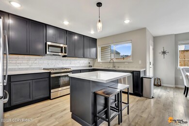 Kitchen w/Kitchen Island