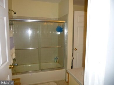 1839 Tiger Lily Cir unit 49, Woodbridge, VA 22192 - photo 7