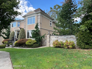 11 St Edward Ln, Staten Island, NY 10309 - photo 2