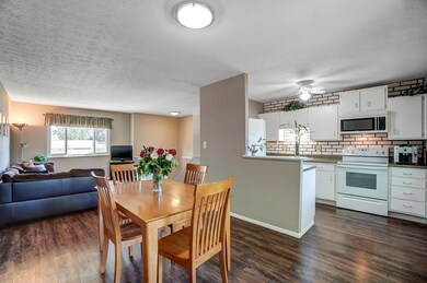 Dinette & Kitchen