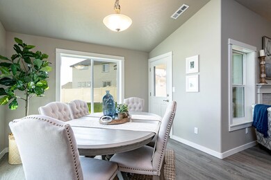 Pacific Dining Room_Easy-Resize.com