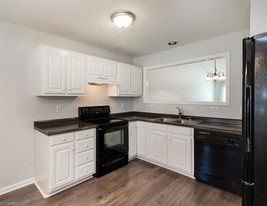 4410 Single Tree Rd, High Point, NC 27265 - photo 4