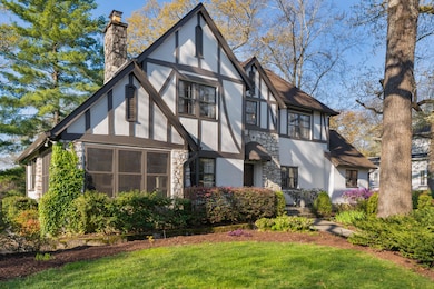 18 - 3424 Glendon - Exterior