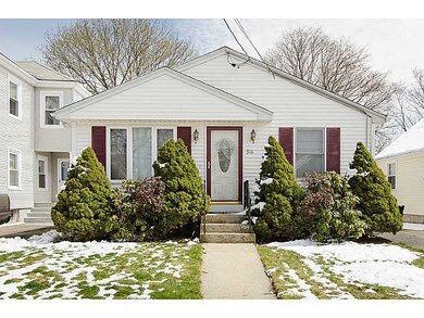 316 Bloomfield St, Pawtucket, RI 02861 - photo 2