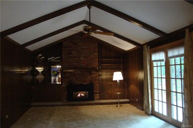 Warm & Cozy Family Room - Gorgeous Hardwood Floors
