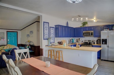 Dining room with vaulted ceiling, crown molding, a