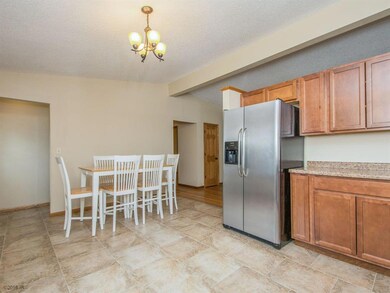 2541 E Ovid Ave, Des Moines, IA 50317 - photo 7