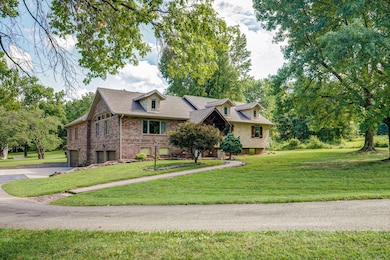 623 E Weaver Rd-56