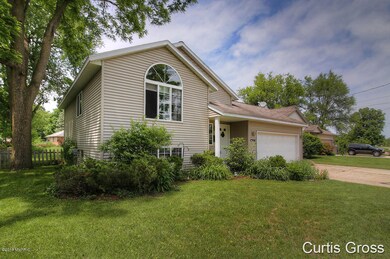 1046 N Hudson St SE, Lowell, MI 49331 - photo 2