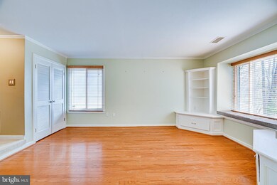 10842 Whiterim Dr, Potomac, MD 20854 - photo 6