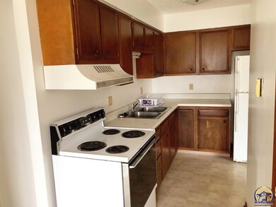 731 N Franklin St, Auburn, KS 66402 - photo 6