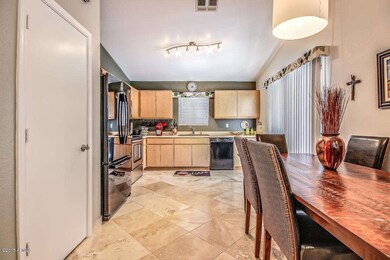 Dining & Kitchen
