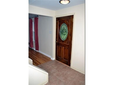 Entry/Foyer.