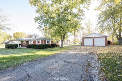 11638 N Division Rd, Fountaintown, IN 46130 - photo 7