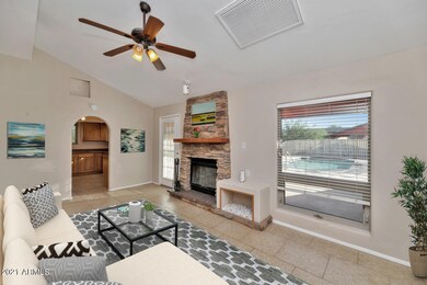 33803 N 12th St-large-011-023-33803 N 12