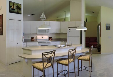 Kitchen/island with seating