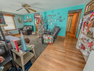 615 W 9th St, Sterling, IL 61081 - photo 5