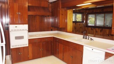 Kitchen: The kitchen offers a wall oven and electr