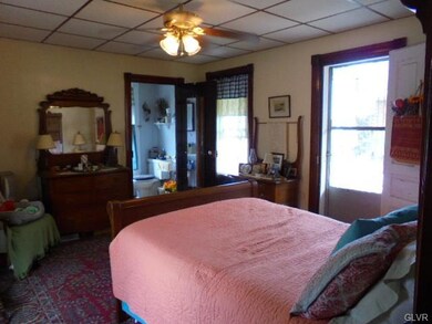 561 Broad St, Emmaus, PA 18049 - photo 4