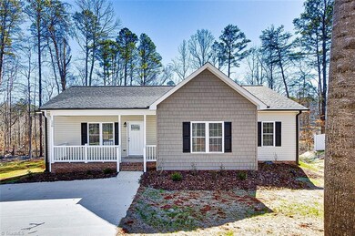 520 Kelly Cir, Asheboro, NC 27203 - photo 3