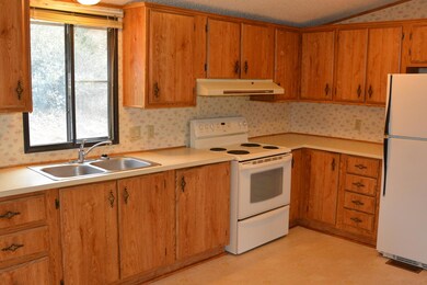 LARGE KITCHEN