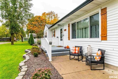 110 Bond St, Lincoln, IL 62656 - photo 2