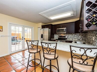 Kitchen/Breakfast Bar