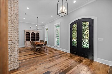 FOYER W/ FORMAL DINING AREA
