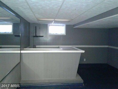 6818 Collinsdale Rd, Parkville, MD 21234 - photo 6