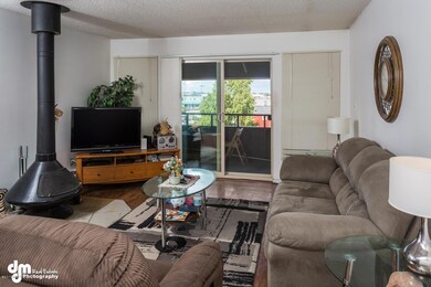 221 East 7th Ave Unit 309-large-011-8-Li
