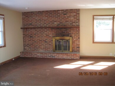 2405 N Greenhill Rd, Broomall, PA 19008 - photo 6