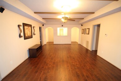 327 Hurstgreen Ln, Alvin, TX 77511 - photo 5