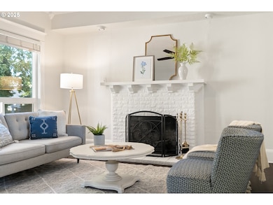 673 SE Heathcliff Ln, Hillsboro, OR 97123 - photo 5