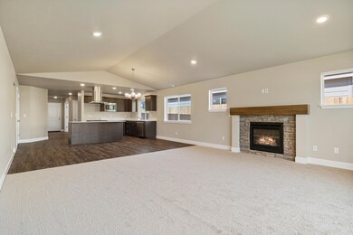 1067 NW Varnish Ln unit 66, Redmond, OR 97756 - photo 7
