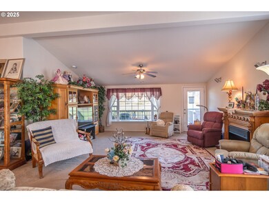 Living Room-Vaulted Ceilings