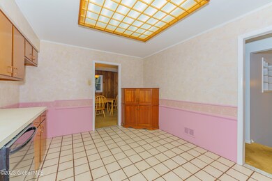 5 Toll Ln, Albany, NY 12203 - photo 6