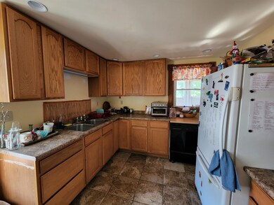 24 Green St, Claremont, NH 03743 - photo 4