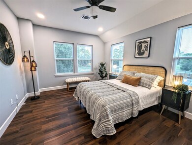 7712 Beckley St, Houston, TX 77088 - photo 2