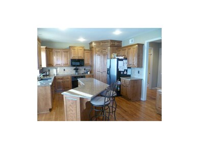 KITCHEN WITH ISLAND!!