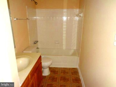 7155 Mahogany Dr, Hyattsville, MD 20785 - photo 4