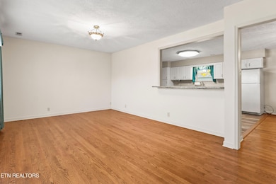 6112 Clayberry Dr, Knoxville, TN 37931 - photo 5