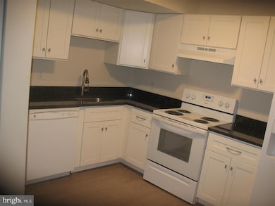 9212 Hickory Tree Ct unit 4A, Burke, VA 22015 - photo 7