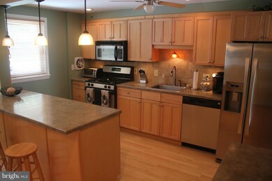 909 Circle Dr, Halethorpe, MD 21227 - photo 7