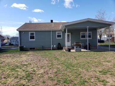 17 Meadow St, South Dartmouth, MA 02748 - photo 4