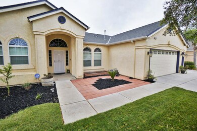 1595 Tulip St Lemoore 04 Front 4 Smalles