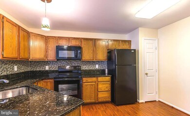 8322 Bluebird Way unit 18, Lorton, VA 22079 - photo 7